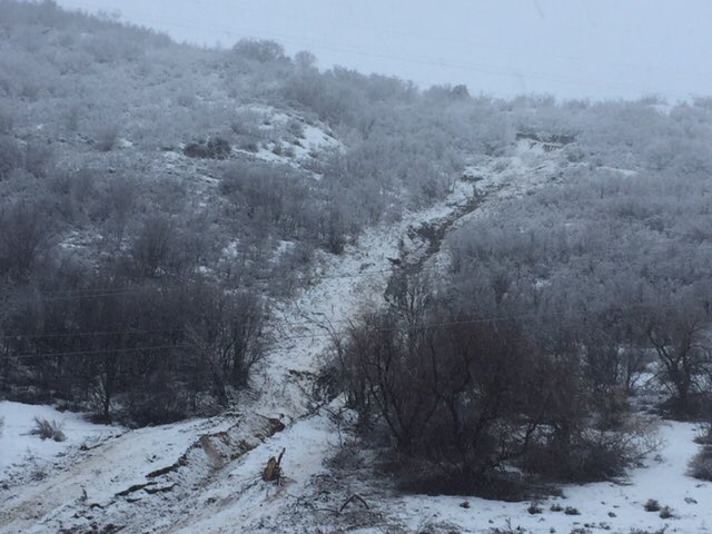 UDOTRegionthree's tweet photo. Provo Canyon (US-189) mudslide near Canyon Meadows came from high off the mountain, covering all lanes and damaging guardrail. (1 of 2) https://t.co/x9oOgNtt3s