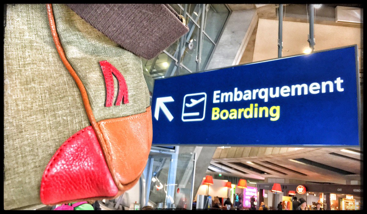 DoubleNumerique's tweet photo. À moi l'#Autriche ;-) Flying with la @MaisonArtilion #laventurecestlaventure ✈️👜🎩🇵🇱 https://t.co/tOW0lw1ilD https://t.co/5LCeUuSZuX