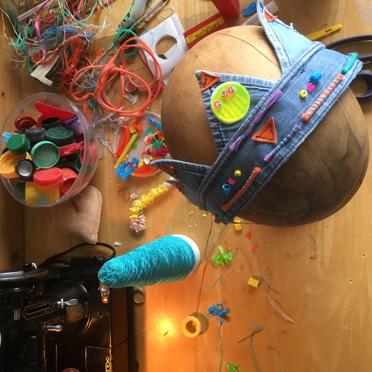 ghostnetgoods's tweet photo. Making crowns for beach clean queens, 100% free art materials all over the beach. How did this become normal. https://t.co/uorwngL5Tq