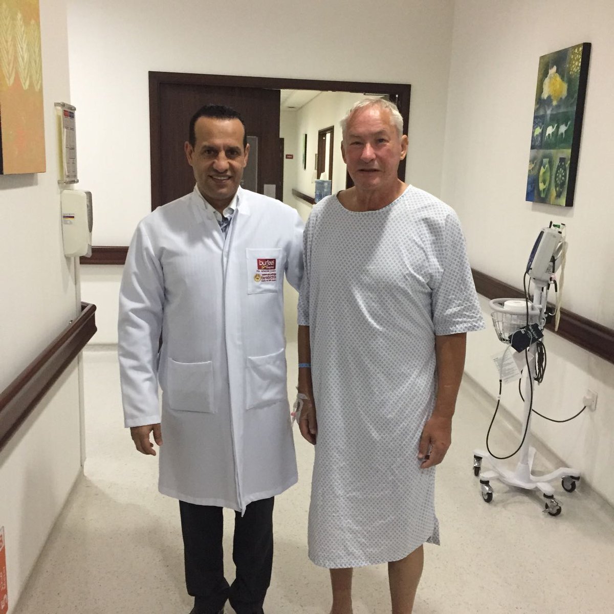 طبيب ألماني قام الدكتور فراس باجراء عملية تضيق القناة الشوكية عن طريق التداخلات الجراحية المحدودة 
و هذه الصورة بعد العملية في نفس اليوم