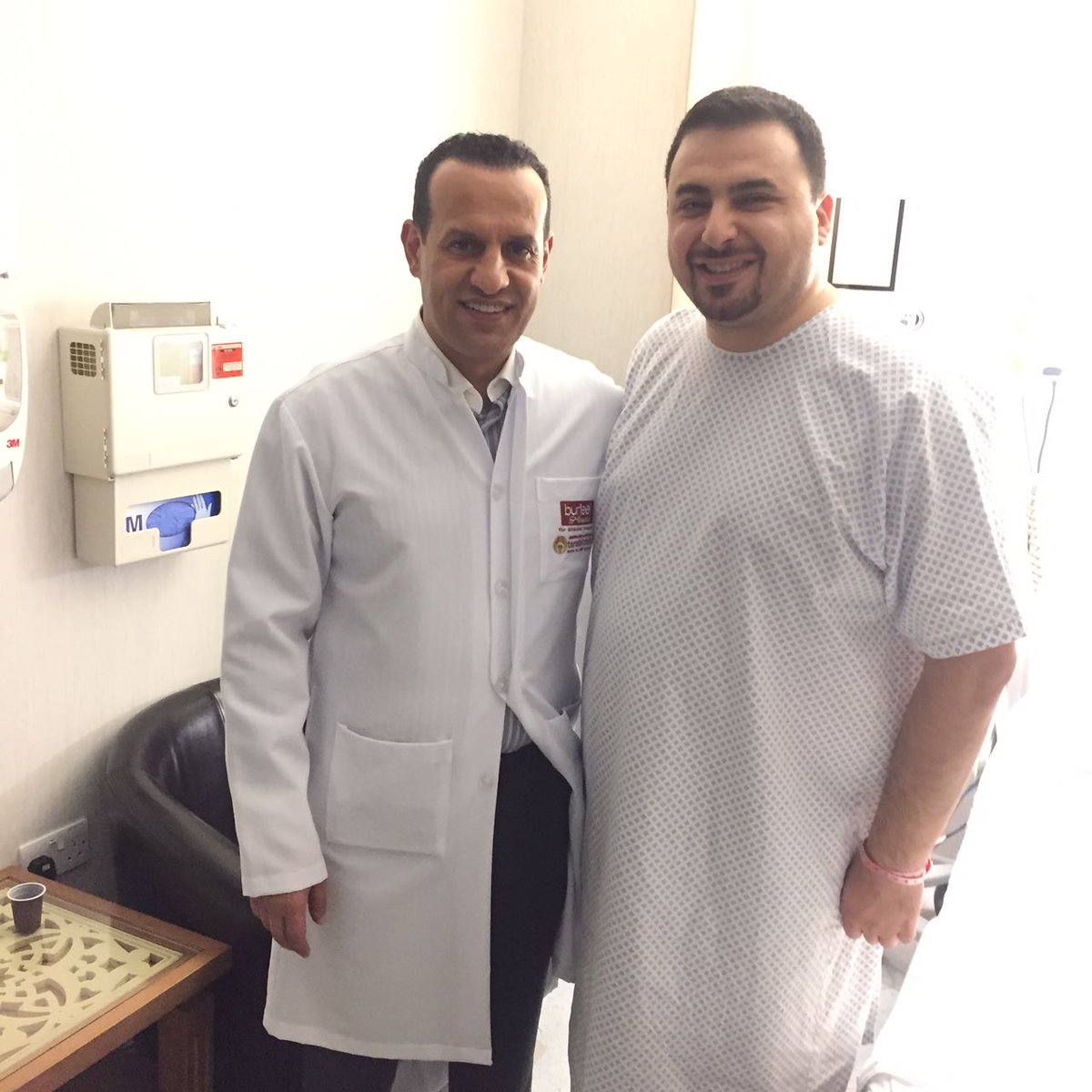 تم اجراء عملية لهذا المريض لانزلاق غضروفي بالمنظار والصورة فِي نفس اليوم استطاع المريض الوقوف والتحرك رغم مرور ساعات قليلة على اجراء العملية