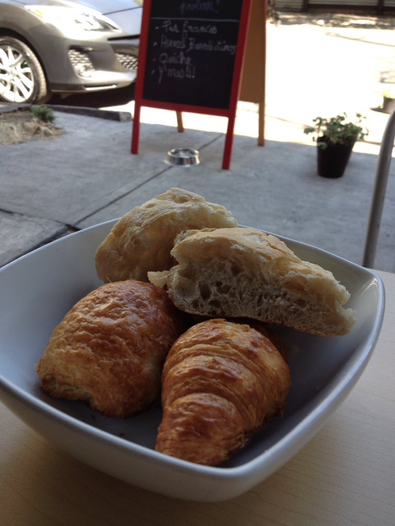 #EnSábadoYo desayuno rico y #petfriendly <a href="/LAppartMX/">L'Appart</a> #OhLaLa ☕️🐺