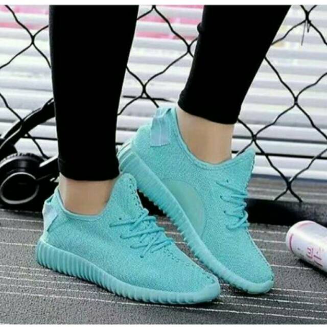 Saya menjual Adidas yeezy... seharga Rp200.000. Dapatkan produk ini hanya di Shopee! shopee.co.id/sepatumurahban… #ShopeeID