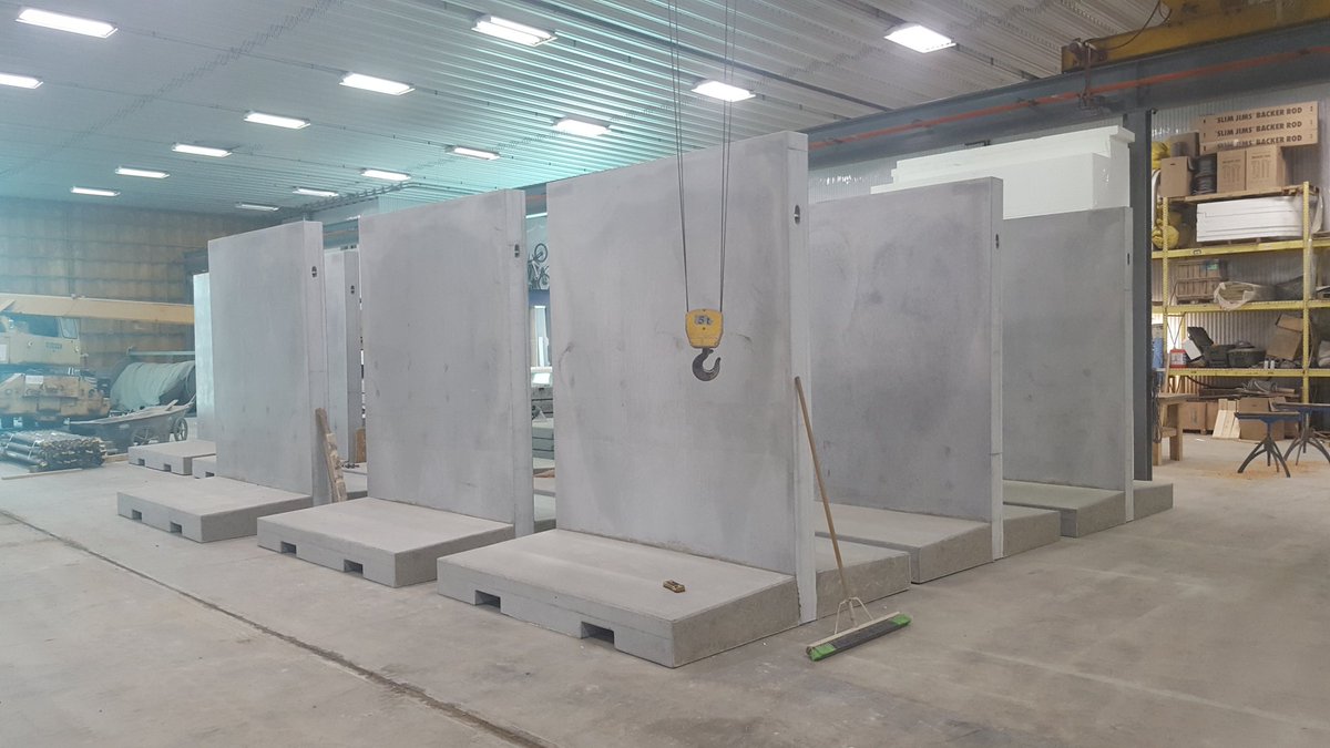 ParkviewPrecast's tweet photo. These 10' T walls are built to hold back any commodity found on the prairies. Headed to @CPSAGU Brandon. https://t.co/2Xop6LEmKa