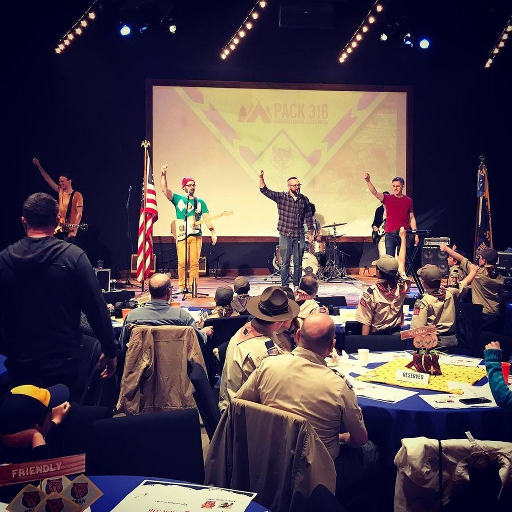 baronharris's tweet photo. @bear_hug_band helping @cccmpack316 celebrate their 2017 #blueandgold dinner. #cccmlife https://t.co/eGLjoZ9Qfj