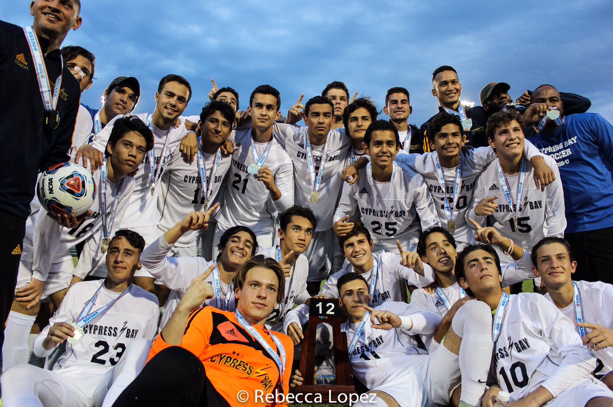 beccalopezzz's tweet photo. State Champions 2017 #AllFor12 ๐๐ https://t.co/N613sgU1SI