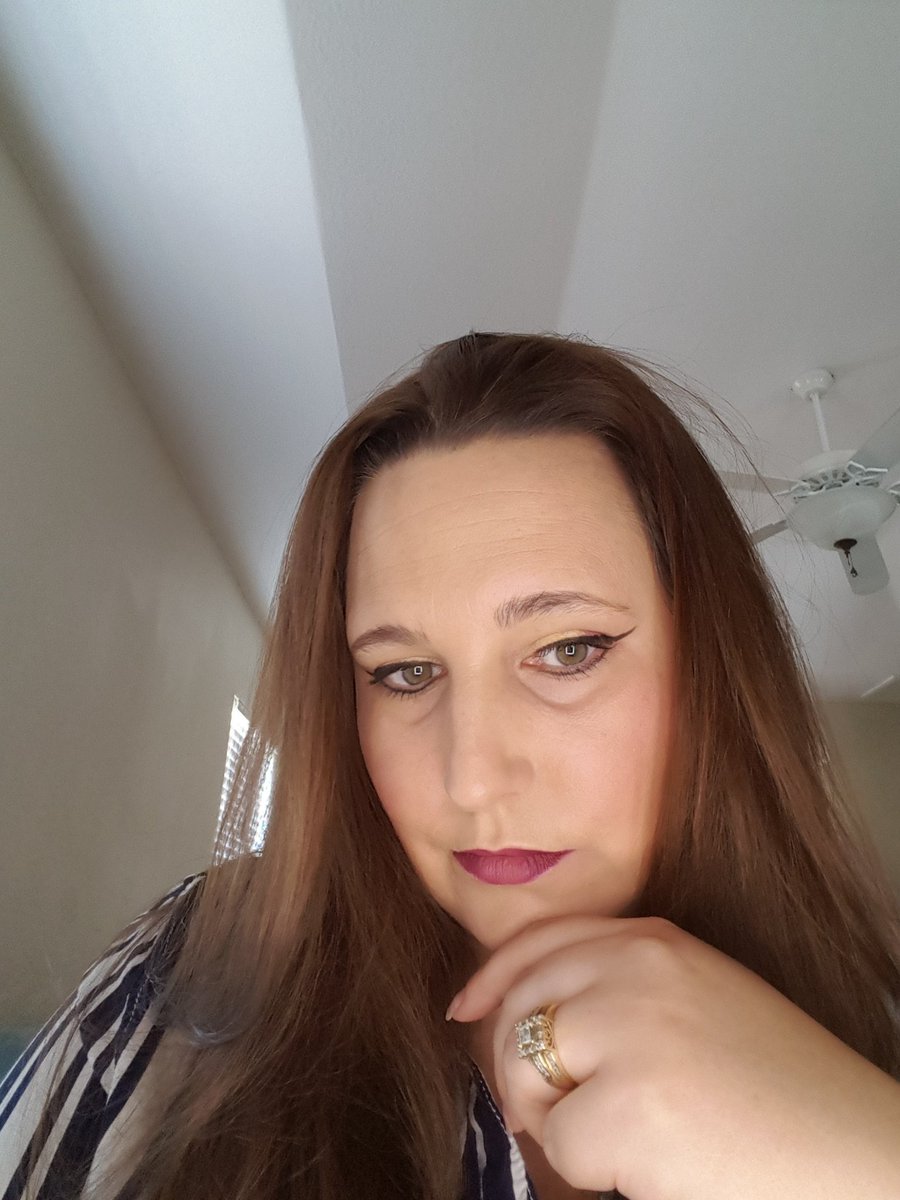 ST3PHunleashed's tweet image. Love my professional cosmetics won't use anything else 😍 #obsessed #professional #makeup  stephunleashed.com