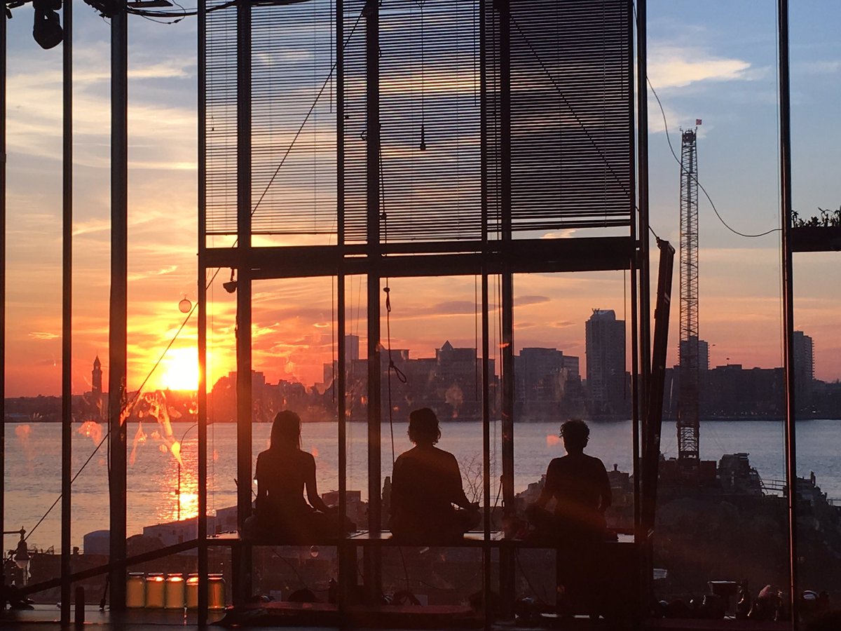 whitneymuseum's tweet photo. DAY 10: final sunset in #OrbitREDINVIEW. https://t.co/udQfBEomwC https://t.co/ox4p425Ez2