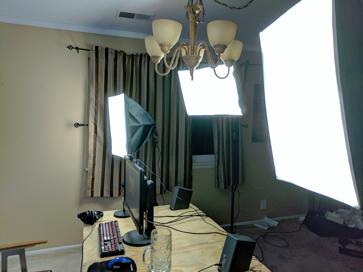 UnchainedLight's tweet photo. My first light kit! #twitch #streaming #lighting #photography #sobrightsobeautiful https://t.co/FIRipAY57J