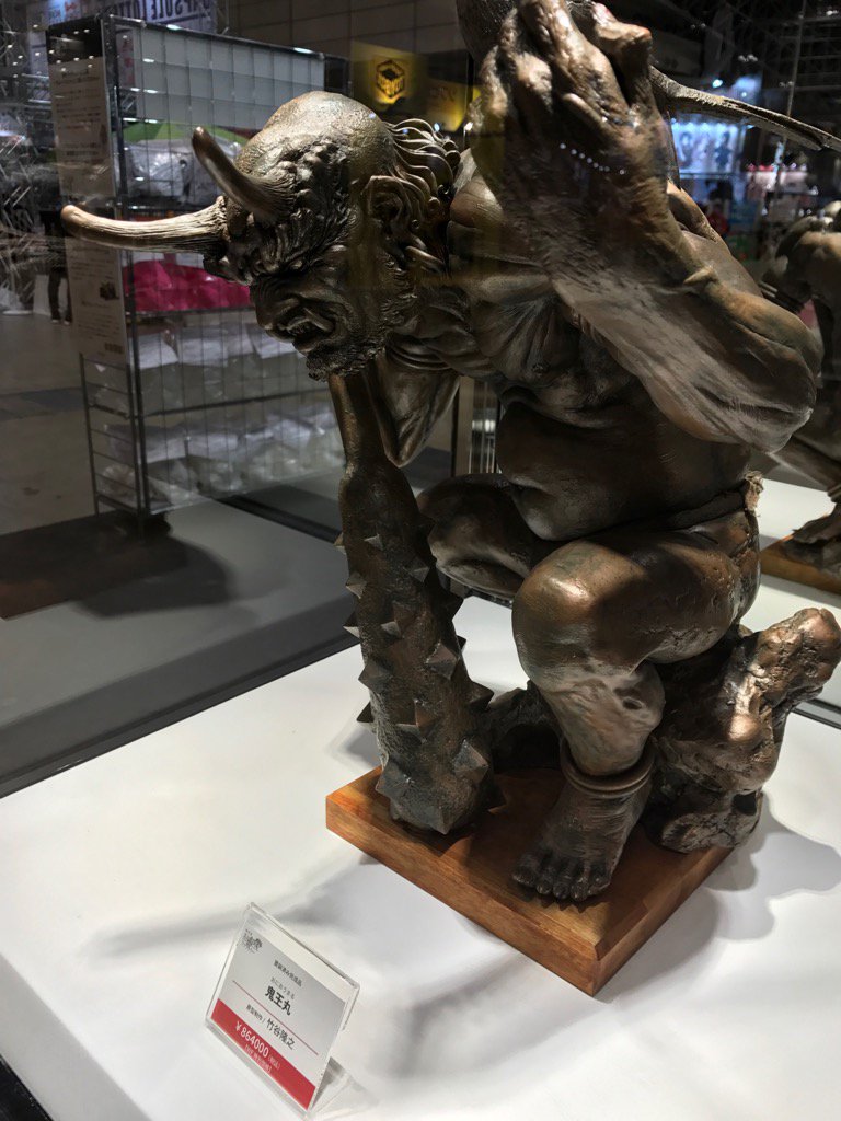 竹谷隆之氏による「鬼王丸」、展示品はブロンズ調ですが、販売は竹谷
