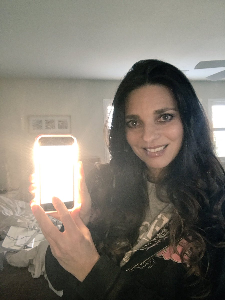 Mindi Mink On Twitter I Love My New Selfie Light 😁👏🏻👏🏻👏🏻👏🏻 Thank You