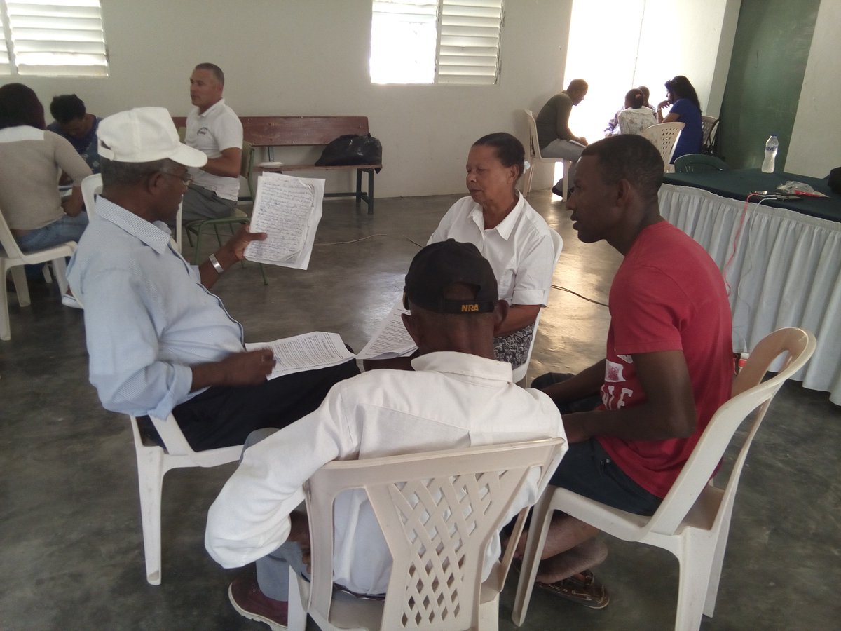 PoetaCristino's tweet photo. Integrantes de #COOPGRASUR describieron este viernes los Capitales de la Comunidad en #Vallejuelo, San Juan. #CommunityCapitals https://t.co/JdZXc15fV1