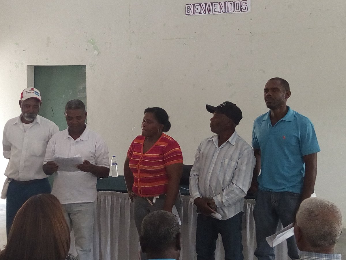PoetaCristino's tweet photo. Integrantes de #COOPGRASUR describieron este viernes los Capitales de la Comunidad en #Vallejuelo, San Juan. #CommunityCapitals https://t.co/JdZXc15fV1