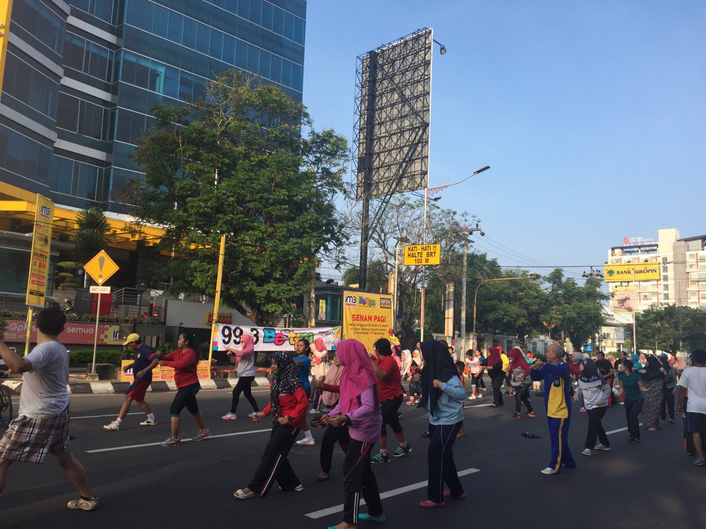 endahhalwa's tweet photo. Semangat Pagi mari senam pagi bersama @IM3OoredooJTG #IM3SemarangInner https://t.co/izeMUX33hv