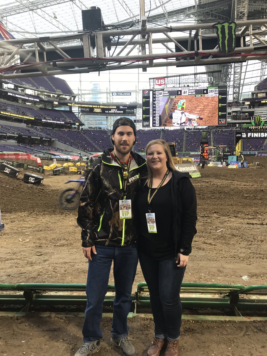 missscharnatta's tweet photo. Came from Saskatchewan, Canada to take in the Minneapolis races for this guys 25th birthday! #SupercrossLIVE #DropTheGate  #sxonfox https://t.co/LS5aVcQCav