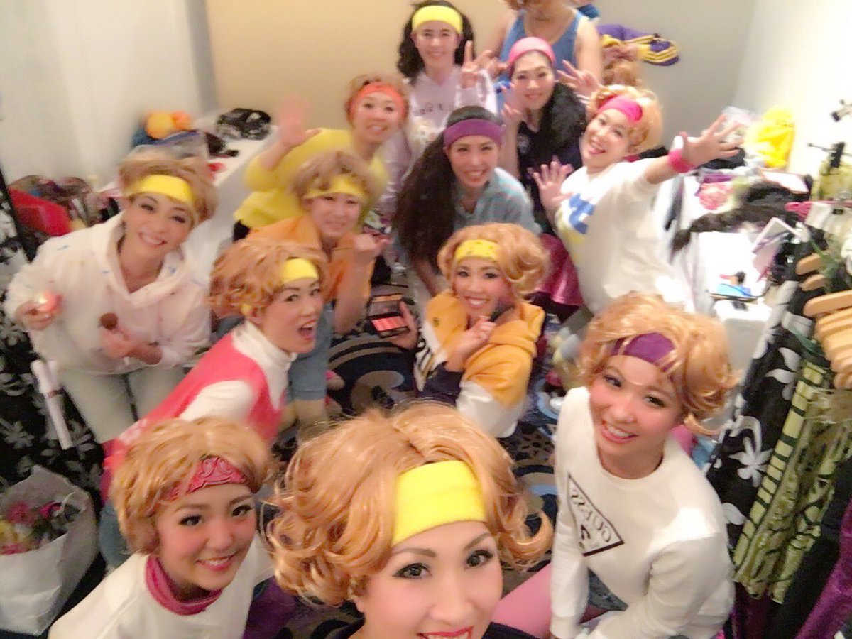 anelahula's tweet photo. #anela#hula#lealeaParty https://t.co/aMs6bIr3rZ