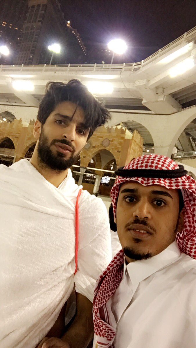 abdd_22's tweet photo. صورتي مع نجم وسقراط الكرة الخليجية فهد الأنصاري @FahadAlansari11 https://t.co/n4bT75sbKe