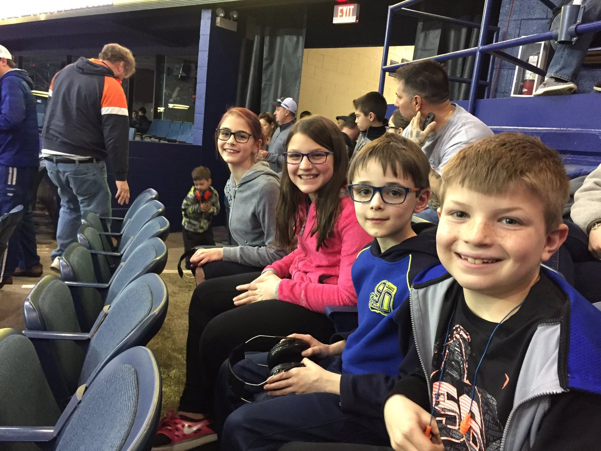 SalachRob's tweet photo. First time at #MonsterJam https://t.co/ZtX5wdLyNW