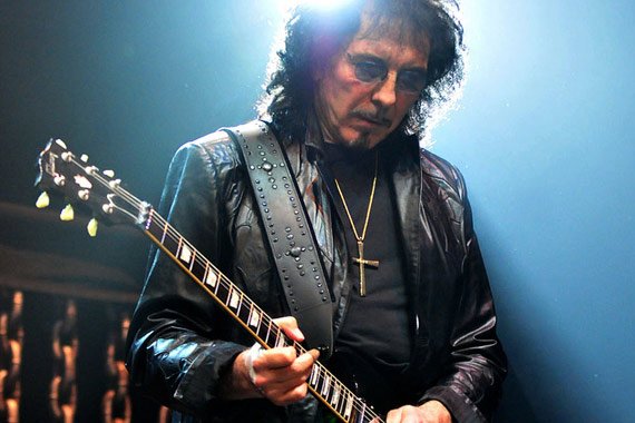 I know its tomorrow but I wish a happy birthday the master himself, Tony Iommi 
