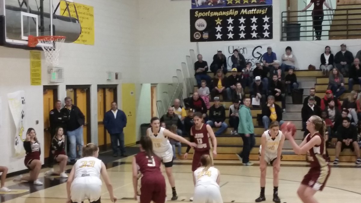 ttlycoolteacher's tweet photo. Lady Wasps at Union fingers crossed for a win #JWOD # gottahaveheart https://t.co/ExSaBCGkVO