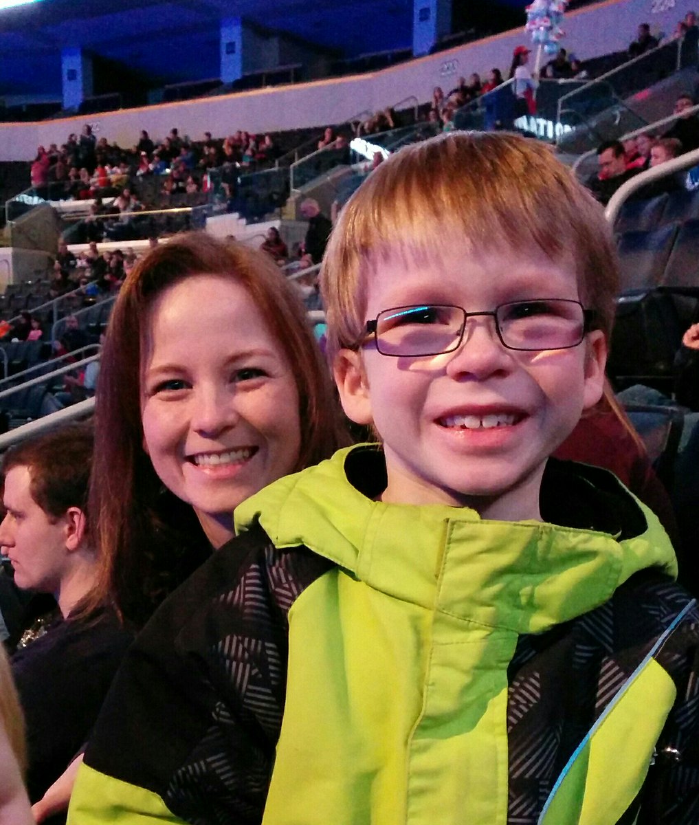 pampullen's tweet photo. #Disney On Ice https://t.co/hGuAF55I3C