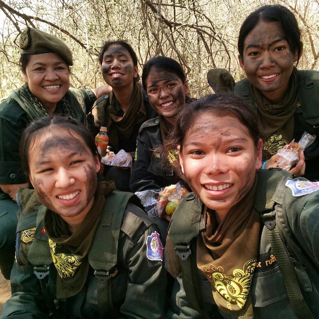 NMRSKSROTCS's tweet photo. นักศึกษาวิชาทหาร ชั้นปีที่ ๒ หญิง ฝึกภาคสนาม ประจำปีการศึกษา ๒๕๕๙ (พัน.ปค.๖๑ 'ไก่ฟ้า')
#นศท #นมรสกส #ROTCS #NMRSKS #Kularbsamut https://t.co/hpOZA3JS4e