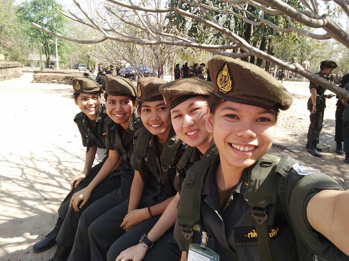 NMRSKSROTCS's tweet photo. นักศึกษาวิชาทหาร ชั้นปีที่ ๒ หญิง ฝึกภาคสนาม ประจำปีการศึกษา ๒๕๕๙ (พัน.ปค.๖๑ 'ไก่ฟ้า')
#นศท #นมรสกส #ROTCS #NMRSKS #Kularbsamut https://t.co/hpOZA3JS4e