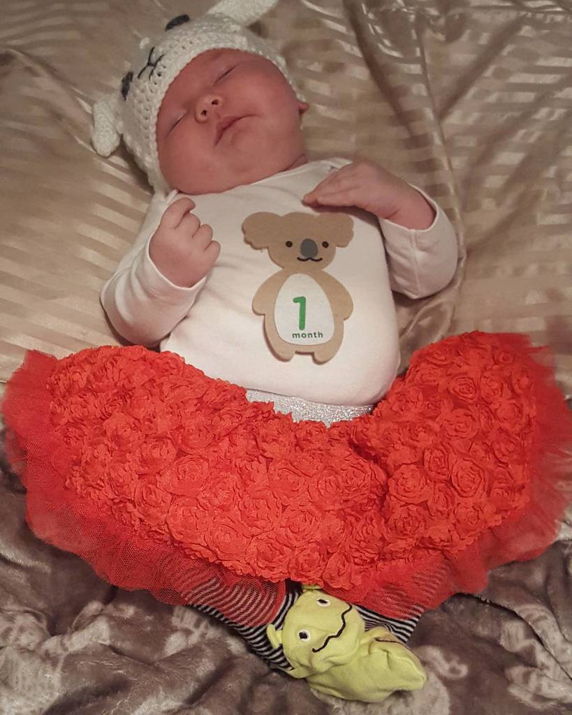 JulianasGems's tweet photo. A costume change on Lyra's one month birthday!
#gemandjam https://t.co/OIGxvQi5pZ https://t.co/YXbkQ558iS