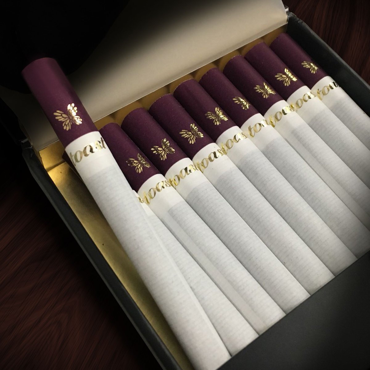 enjoyToast's tweet photo. Enjoy a #Slice and share a pack of #Toast with friends. Available at Original Leaf in #Aspen, Colorado. #ToastExperience #LuxuryCannabis https://t.co/ZHWVWs5PiM