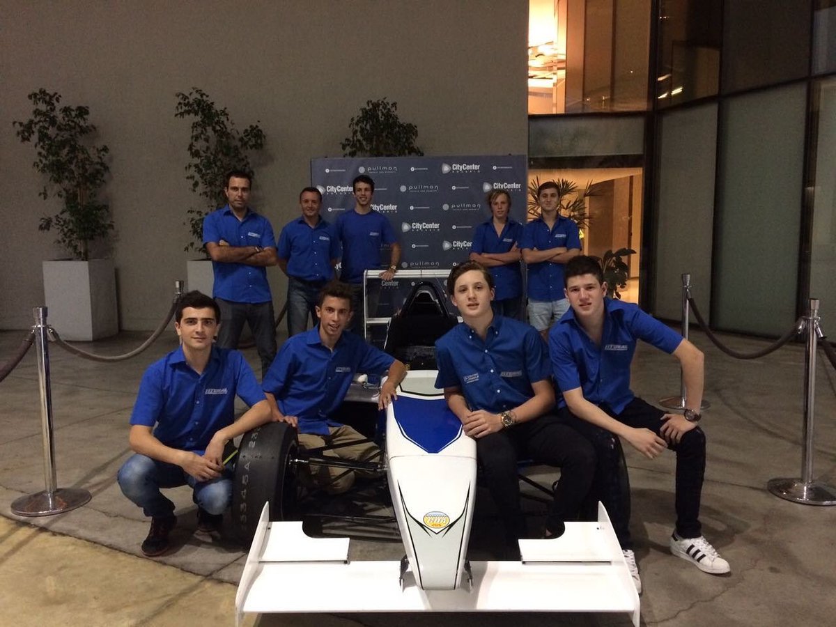 ChicasRacing's tweet photo. Presentación del equipo Litoral Group para el 2017 en la @FRenaultOficial !@MorenoEduu @NicoMoscardini @hernanpalazzo01  @manuelsapag https://t.co/EhiNLgdGLY