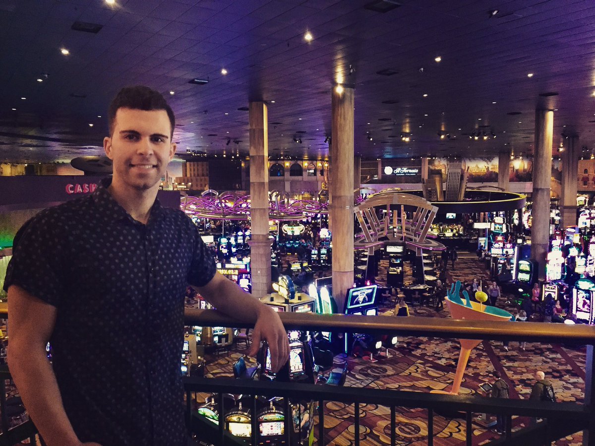 iamTristanCole's tweet photo. Work hard, play hard 😎 Gettin my Vegas on 👌 #fun #Vegas #casino #playhard #rickyjarman #dapper #classy #swag https://t.co/1by6ZYoJTi