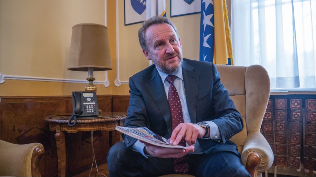 Bosna Hersek Cumhurbaşkanlığı Konseyi Üyesi Bakir İzetbegovic, TRT Haber Global Pazar’a konuştu
TRT Haber’de GLOBAL PAZAR Bügün 20 :45 te.