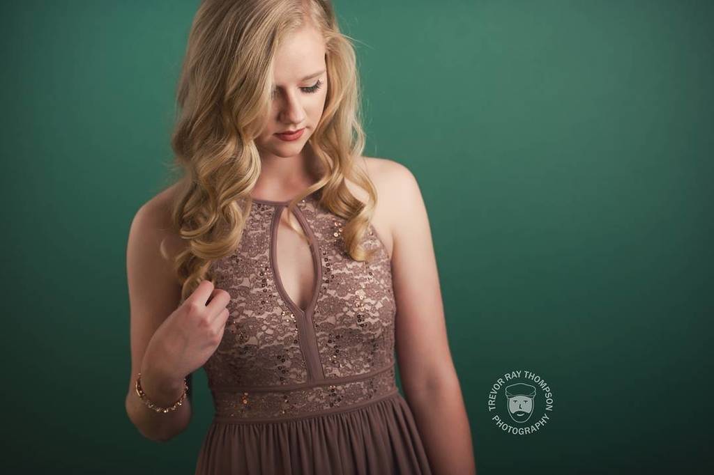trevoray's tweet photo. Introducing Anna from the Class of 2018 #trtModels team! Follow her at: @annaskylar_ https://t.co/ORGRkCmafO https://t.co/rMudP2h17f