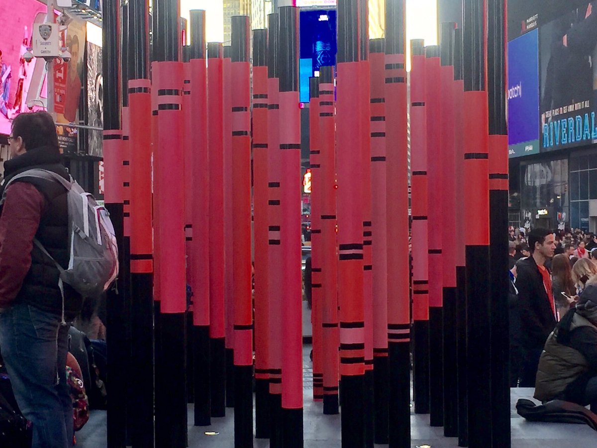 KristenRec's tweet photo. A beautiful and powerful statement about immigration #OnceStrangersTSq @TSqArts #LoveTimesSquare https://t.co/MiLnaGOenU