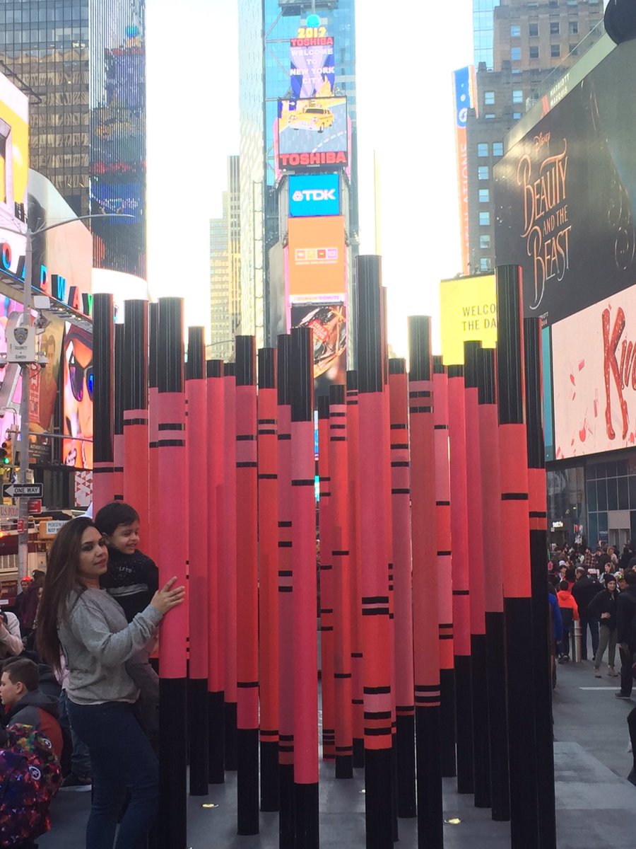 KristenRec's tweet photo. A beautiful and powerful statement about immigration #OnceStrangersTSq @TSqArts #LoveTimesSquare https://t.co/MiLnaGOenU