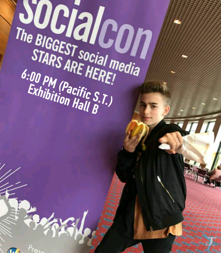 JohnnyOPH's tweet photo. Just a couple of minutes left, be ready! If you are asking about the feeling of @johnnyorlando right now, he is so excited 🙌 #SocialCon https://t.co/1MRoybH5JD