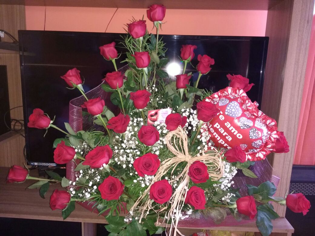 Digaloconflorez's tweet photo. Arreglo de 30 Rosas Rojas consulte sin compromiso +56942096988 https://t.co/rcO48MK7N7