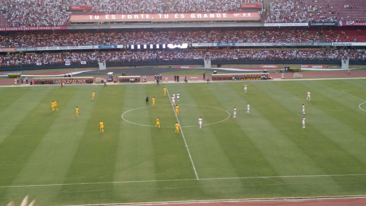 pcfelizardo11's tweet photo. Apesar do empate o Morumbi estava lindo, evoluindo jogo a jogo, mas a zaga tem que parar de vacilar e dar bicão nos apertos. #Prattorcida https://t.co/bcMk2fGvFW