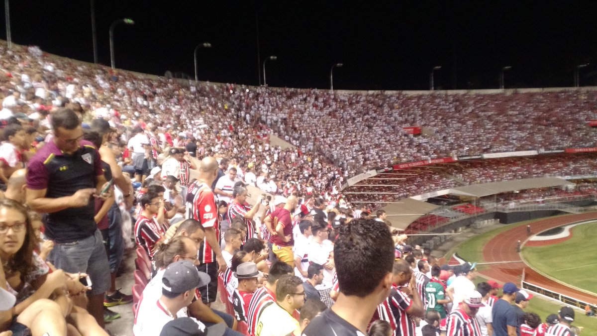 pcfelizardo11's tweet photo. Apesar do empate o Morumbi estava lindo, evoluindo jogo a jogo, mas a zaga tem que parar de vacilar e dar bicão nos apertos. #Prattorcida https://t.co/bcMk2fGvFW