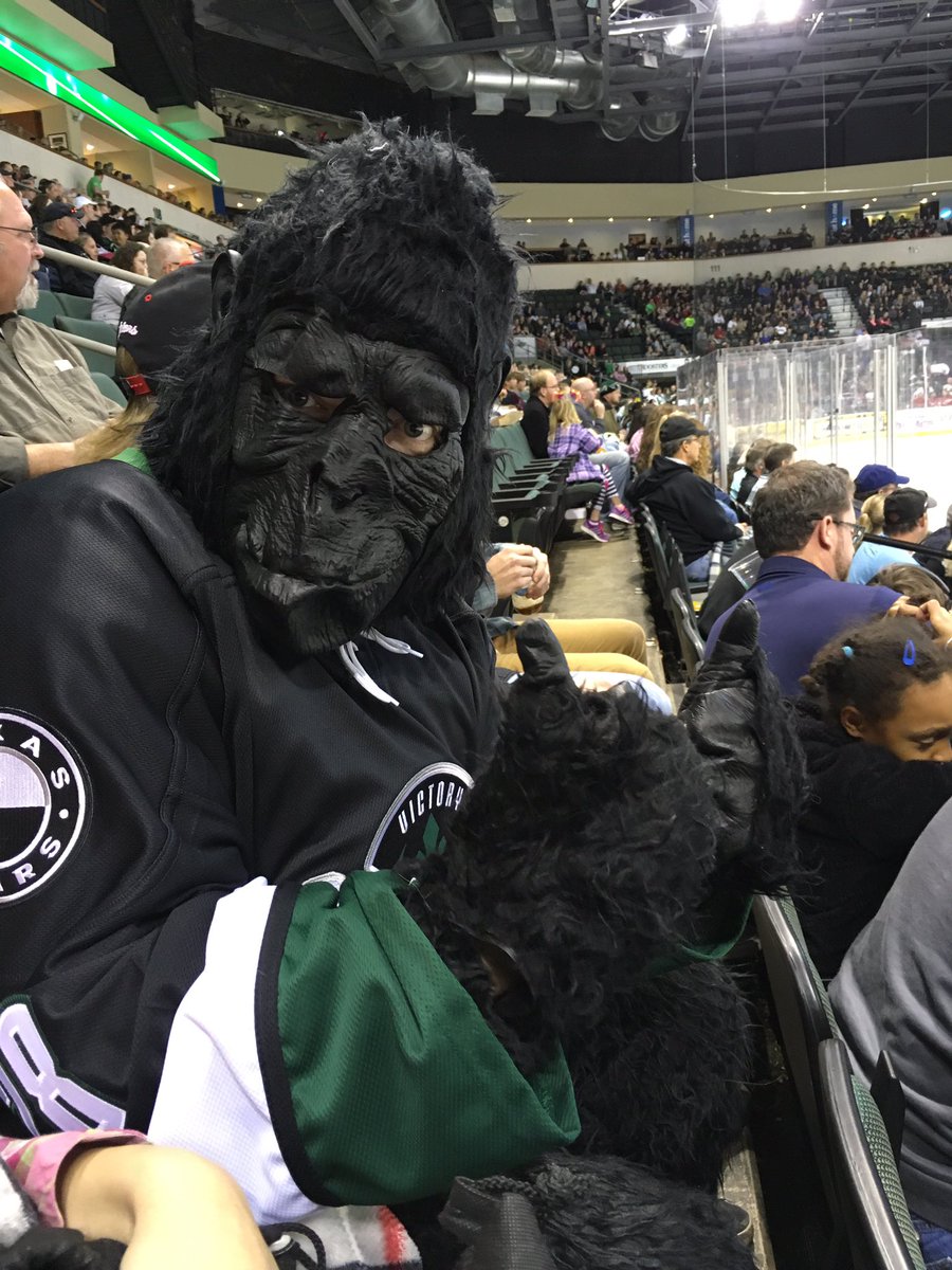 RingThatBeall's tweet photo. We're losing, but Grodd cares not for the Human's pitiful games! #RingThatGrodd https://t.co/0qSWFfXaHg