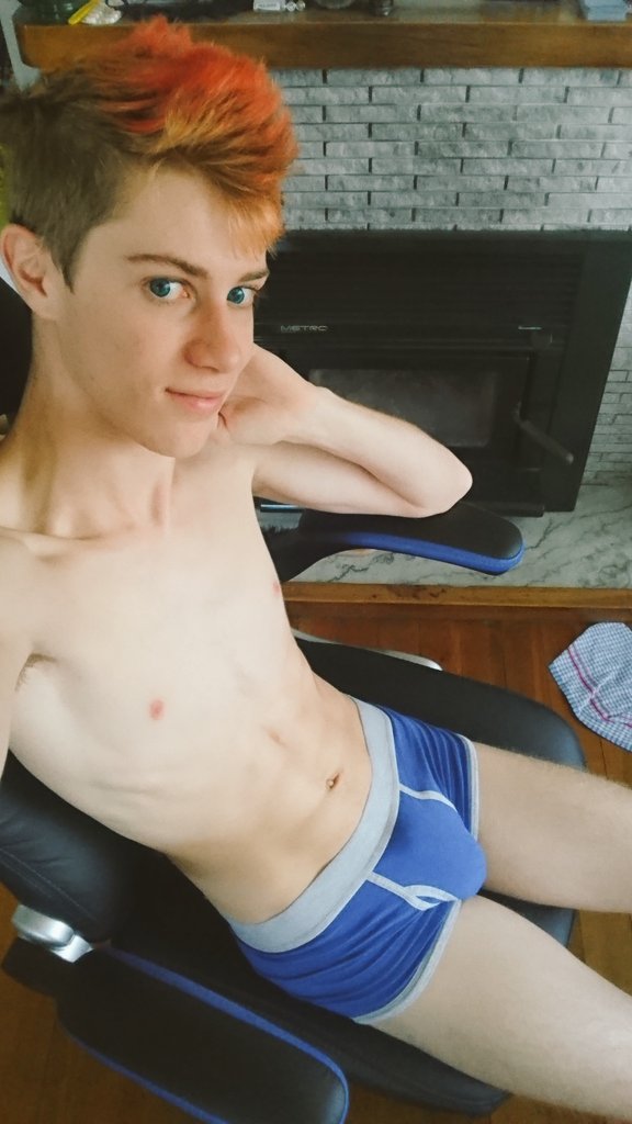 Ryan_Chameleon's tweet image. Sorry I've been offline for so long, hopefully I'll be broadcasting again soon!