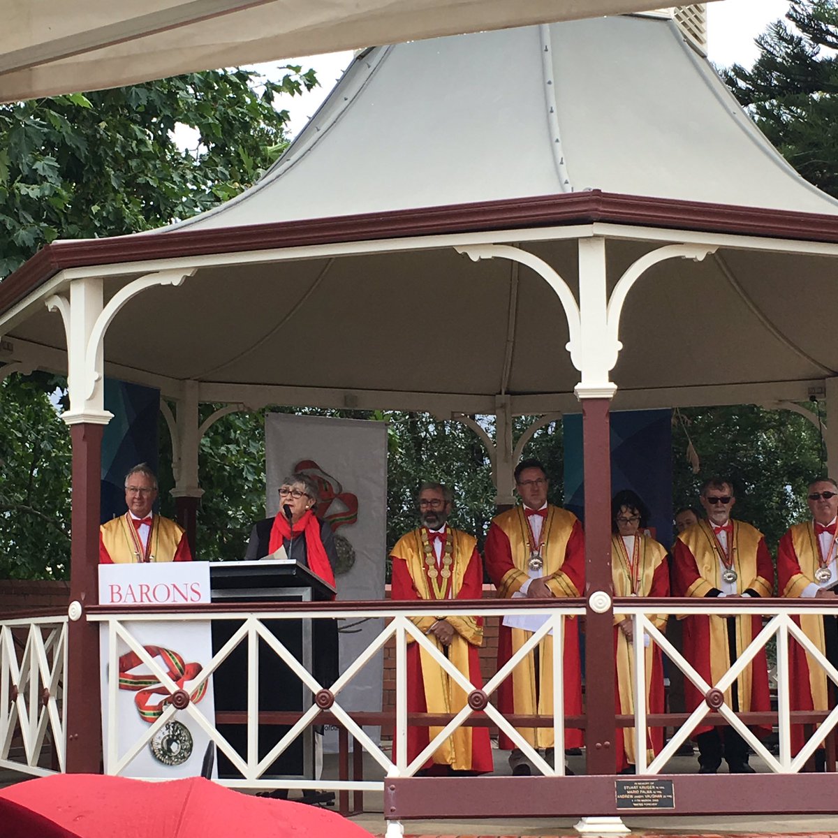 BaronsofBarossa's tweet image. The plaque presented to Margaret in memory of the late Peter Lehmann "All I can say is, when the old boy is on the footpath, tread softly!"