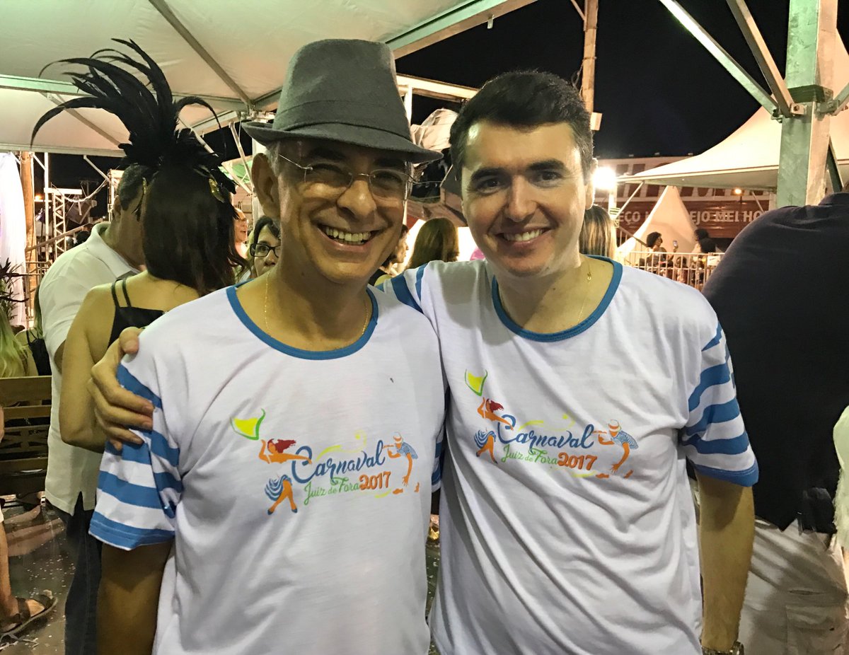 brunosiqueiramg's tweet photo. Hoje é dia de comemoração em dobro! Aqui no #CarnavalJF comemoramos também o aniversário do Antônio Almas. Felicidades, companheiro! https://t.co/HMhhNOcQrd