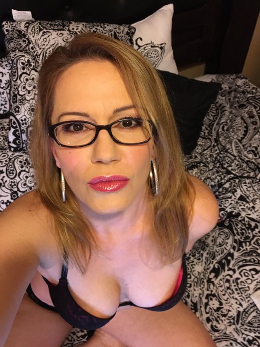 GOING LIVE IN 5!!!! Join now: https://t.co/sVbfyQnhCC... @camsdotcom https://t.co/QajkjKDR1v<a href="/tag/blessed"class="tags"><span>#blessed</span></a><a href="/tag/positivethinking"class="tags"><span>#positivethinking</span></a><a href="/tag/riseandgrind"class="tags"><span>#riseandgrind</span></a><a href="/tag/gra"class="tags"><span>#gra</span></a>