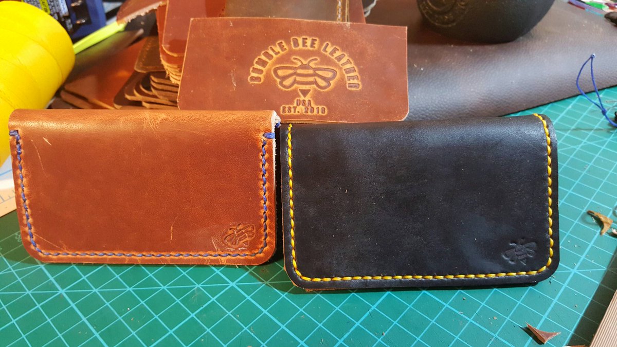 BumbleBLeather's tweet photo. A few #wallets for the #vintagespringmarket with @shadesofchic #bumblebeeleather #horween #leather #man #madeinOhio #style #fashion https://t.co/aNRAYyNX6N
