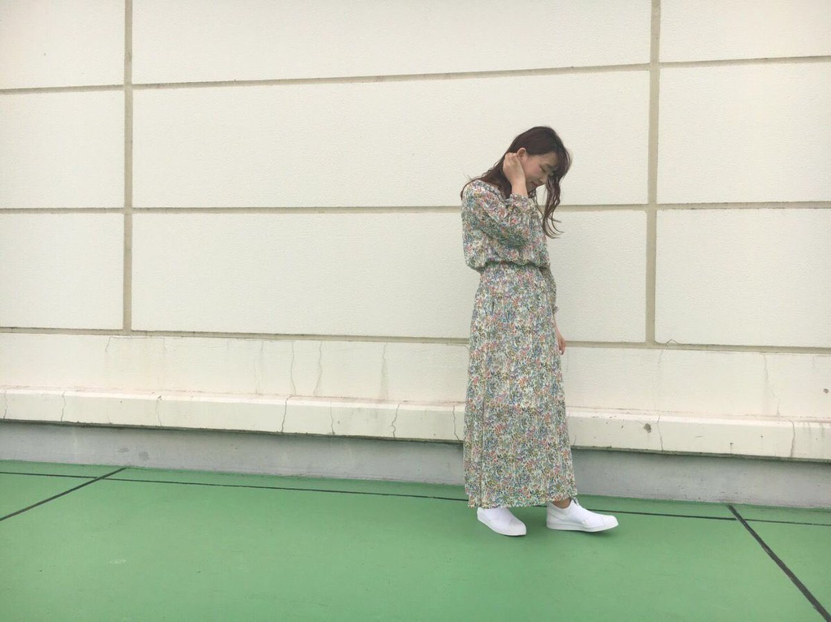 Kastane 関東 町田店blog更新しました 一枚は欲しくなる花柄のワンピースが入荷しております シフォン素材のふわっとしたシルエットが春らしく着ていただけます 詳しくはコチラ T Co 0mk2ekduyx