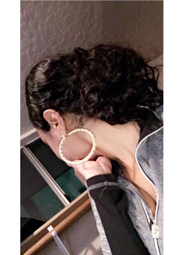 AjeeKeith's tweet image. I'll never take ya chain off baby. ❤️👼🏽