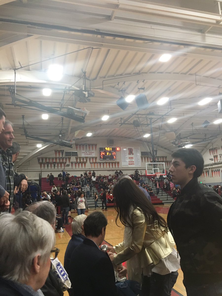 SportsVideoNet1's tweet image. Halftime at the #mcal championship girls game. @TAMathletics up 24-17 over @RedwoodSports. #marinhoops #marinij @marinij
