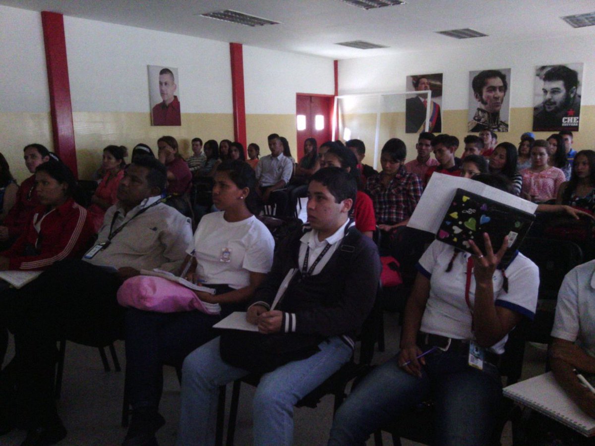 FEUSanfco's tweet photo. Vídeo foro por parte del sociólogo Cesar Garrido En el marco de la semana De la Juventud Desde La Unermb Sede Sanfco https://t.co/8jURuofCNX