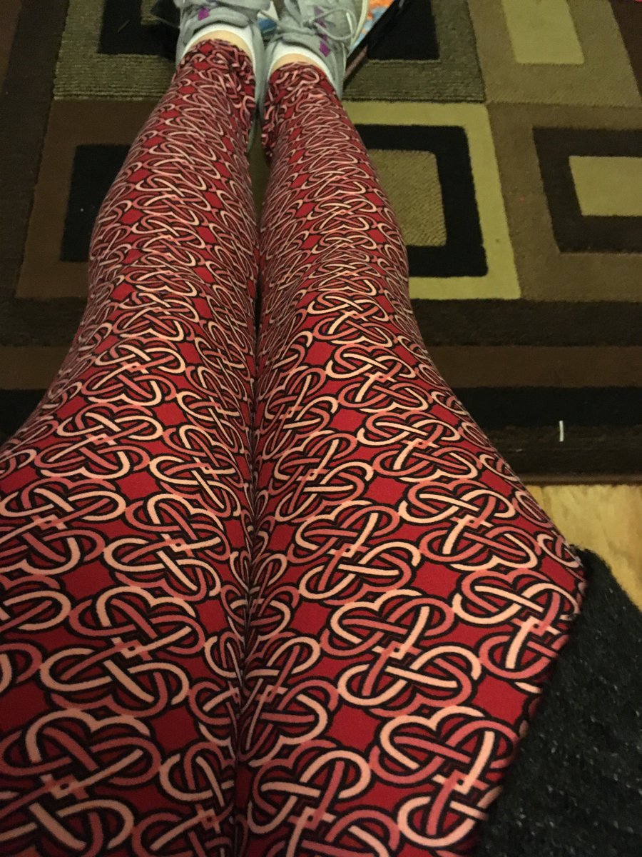 AAHFN's tweet photo. Winding down #HFWeek17 by relaxing in heart themed leggings. https://t.co/eKErxU0ys1